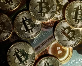 بتكوين قرب 80 ألف دولار لأول مرة منذ بداية العام