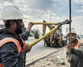 أسلاك تحت الركام.. تدوير بقايا الحرب في قطاع غزة