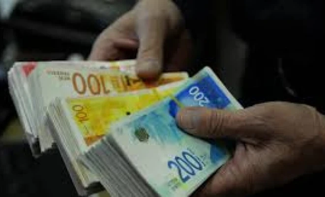 في ظل أزمة مالية خانقة.. خيارات السلطة الفلسطينية لخفض فاتورة الرواتب