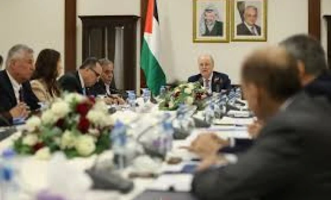 اقتصاد يترنح تحت وطأة الأزمات.. ودوامة الاقتراض للحكومة لا تنتهي