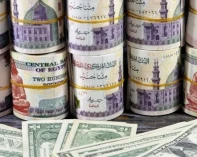 الدولار يكسر حاجز الـ 53 جنيهاً مجدداً: ضغوط جيوسياسية وتوقعات بوصوله لـ 60 جنيهاً