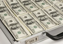 مكانة الدولار العالمية في خطر