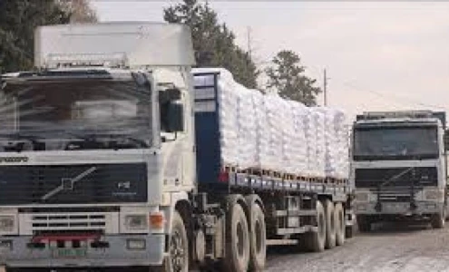 دخول 319 شاحنة محملة بالبضائع والمساعدات إلى غزة الثلاثاء