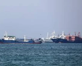 أكثر من 600 سفينة تجارية عالقة في مضيق هرمز