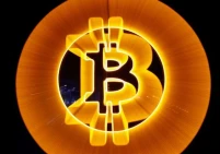 بيتكوين ترتفع نحو 65,000 دولار