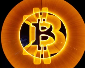 بيتكوين ترتفع نحو 65,000 دولار