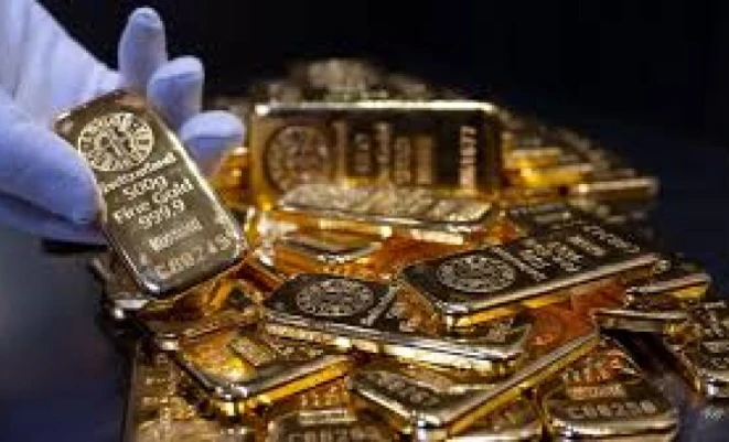 الذهب يفقد بريقه وينخفض 15%عن ذروته.. هل انتهى دوره كملاذ آمن؟