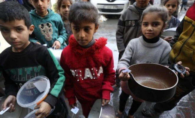 خبير اقتصادي: غزة تختنق اقتصاديًا وإنسانيًا وسط تراجع الإمدادات