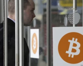 بيتكوين في فخ الخسائر.. 4 أشهر من التراجع محت نحو نصف قيمة أشهر عملة رقمية