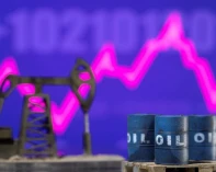 النفط يرتفع لليوم الثاني مع استمرار المخاوف بشأن الإمدادات