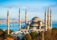 تركيا.. إيرادات السياحة تقفز 6.8% في 2025