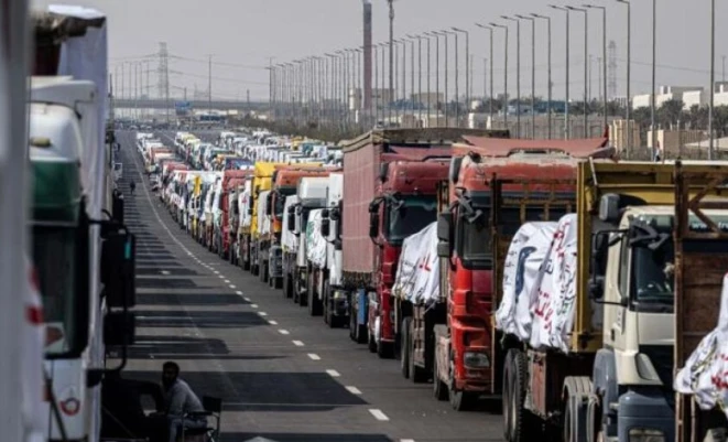1759 شاحنة محملة بالبضائع والمساعدات دخلت إلى غزة خلال الأسبوع الماضي