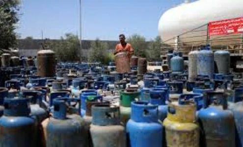 بالأسماء.. توقيف عدد من موزعين  الغاز المخالفين في محافظات غزة