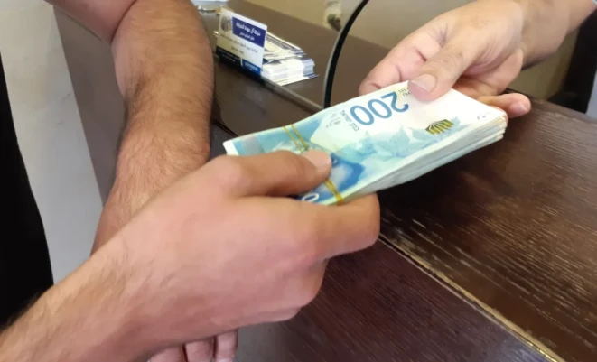 خنق الاقتصاد.. السلاح الإسرائيلي الجديد لتقويض السلطة الفلسطينية