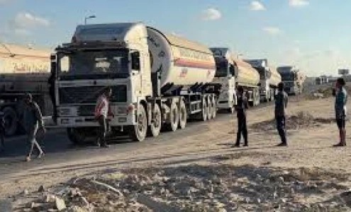 دخول 5 شاحنات غاز طهي إلى قطاع غزة