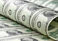 الدولار يتجه لتحقيق أكبر مكاسب شهرية له منذ يوليو