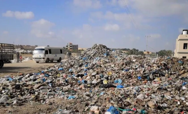 ملايين الأطنان من الركام والنفايات.. غزة تقف على حافة كارثة بيئية وصحية