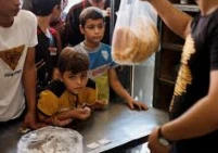أزمة الخبز تتفاقم في غزة.. عجز 50% في تلبية احتياجات السكان