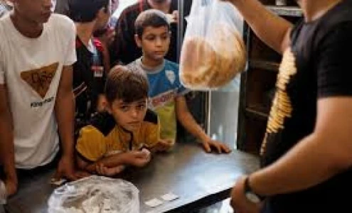 أزمة الخبز تتفاقم في غزة.. عجز 50% في تلبية احتياجات السكان