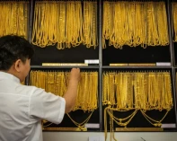 أسعار الذهب تتراجع بأكثر من 2%