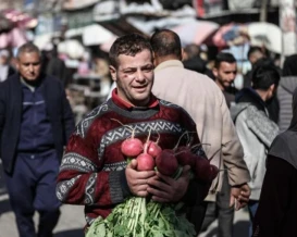 غلاء الأسعار ينهك سكان غزة وسط استمرار قيود على حركة المعابر