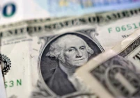 الدولار يستقر مع ارتفاع أسعار النفط وتفاقم موجة بيع السندات