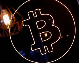 بيتكوين ترتفع إلى 63,800 دولار