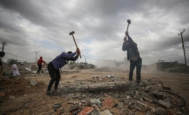 70 مليون شيكل لتمويل العمال.. استثناء عمال غزة من برنامج "بادر"  يثير الانتقادات