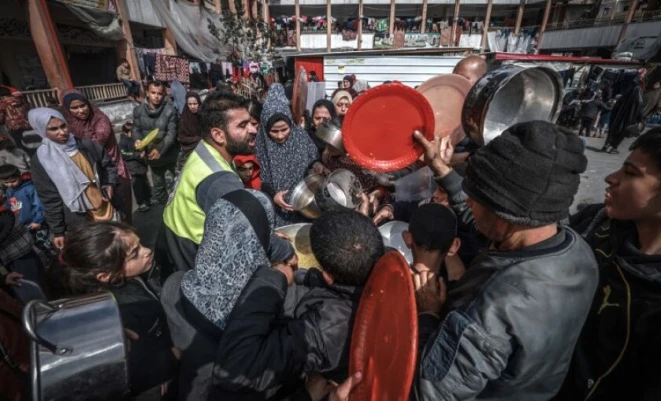 واقع اقتصادي مرير يعصف بالأسر الفلسطينية.. خط الفقر يرتفع والدخل يتهاوى