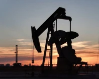 النفط يرتفع 1% مع تعثر محادثات السلام بين أمريكا وإيران