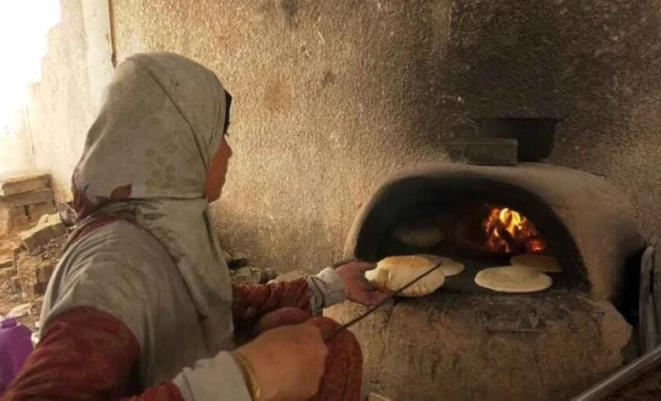 نفاد غاز الطهي يفاقم معاناة الأسر النازحة في غزة