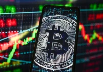 "بيتكوين" تتجاوز 70 ألف دولار