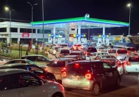 باكستان تخفض أسعار الوقود وتطلق حزمة دعم واسعة