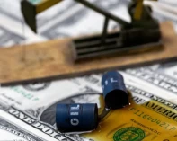 النفط يواصل ارتفاعه مع تصاعد التوتر بشأن هرمز