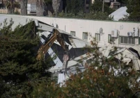 الاحتلال يستولي على مقر الأونروا في القدس ويرفع العلم الإسرائيلي