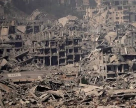 100 شاحنة يومياً.. إسرائيل تسّرق الركام وتمحو آثار الإبادة في غزة