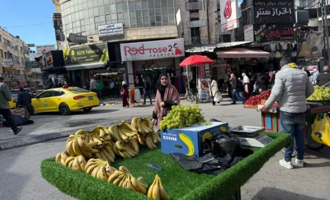 انكماش حاد يضرب اقتصاد الضفة.. وتحذيرات من تفاقم الغلاء وتراجع القدرة الشرائية