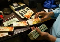 590 مليون شيكل.. إسرائيل تخنق السلطة باحتجاز أموال المقاصة