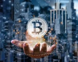 بيتكوين تتراجع إلى 77.4 ألف دولار