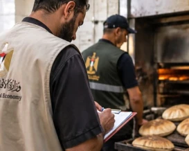 الاقتصاد تنفذ جولات رقابية على المخابز في دير البلح