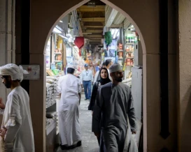 عُمان والسعودية تواصلان بناء الممرات التجارية