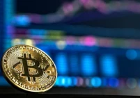 بيتكوين تقلص مكاسبها بعد تسجيل أعلى مستوياتها في 4 أشهر