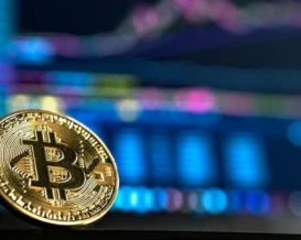 بيتكوين تقلص مكاسبها بعد تسجيل أعلى مستوياتها في 4 أشهر