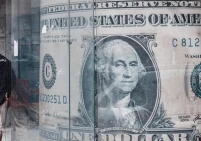 وسط اضطرابات حرب إيران.. الدولار يعزز هيمنته على التجارة العالمية