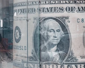 وسط اضطرابات حرب إيران.. الدولار يعزز هيمنته على التجارة العالمية