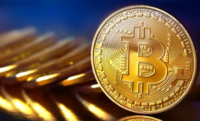 بعد أسبوع من التقلبات الحادة..  بيتكوين تستقر فوق مستوى 70 ألف دولار