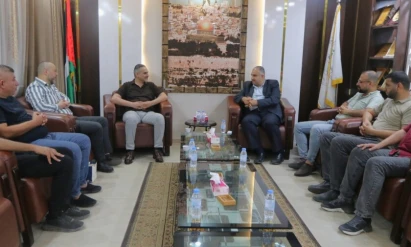 وفد من شركة الاتصالات الفلسطينية- جوال يزور بلدية النصيرات