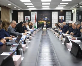 الحكومة: جهود لصرف دفعة من رواتب الموظفين خلال الأسبوع المقبل