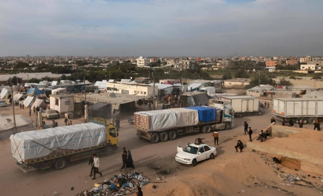 120 شاحنة يومياً.. إسرائيل تخطط لتقليص عدد الشاحنات الداخلة إلى غزة