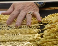 سعر الذهب يرتفع مع تقييم المستثمرين لتداعيات حرب إيران